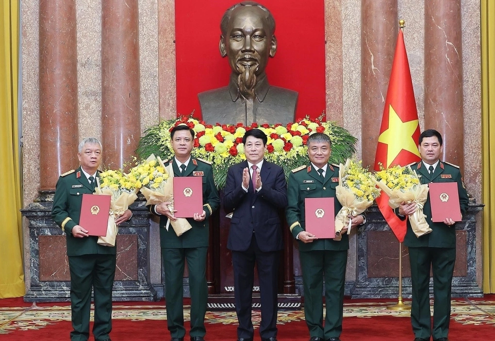 Bốn trung tướng được thăng lên thượng tướng