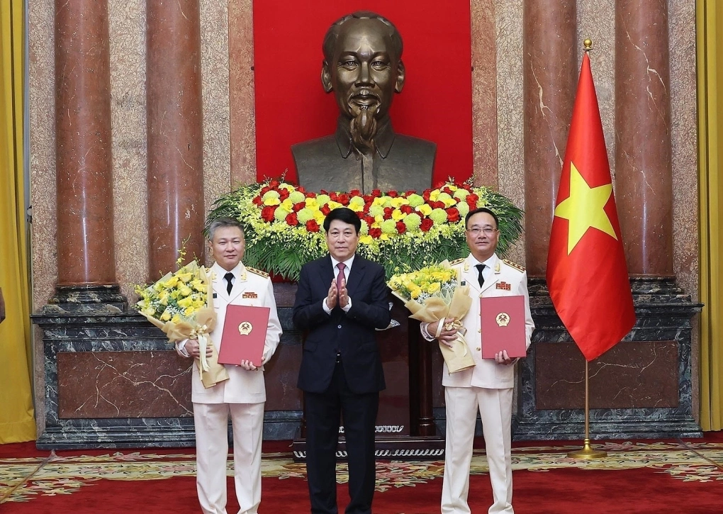 Hai trung tướng được thăng lên thượng tướng