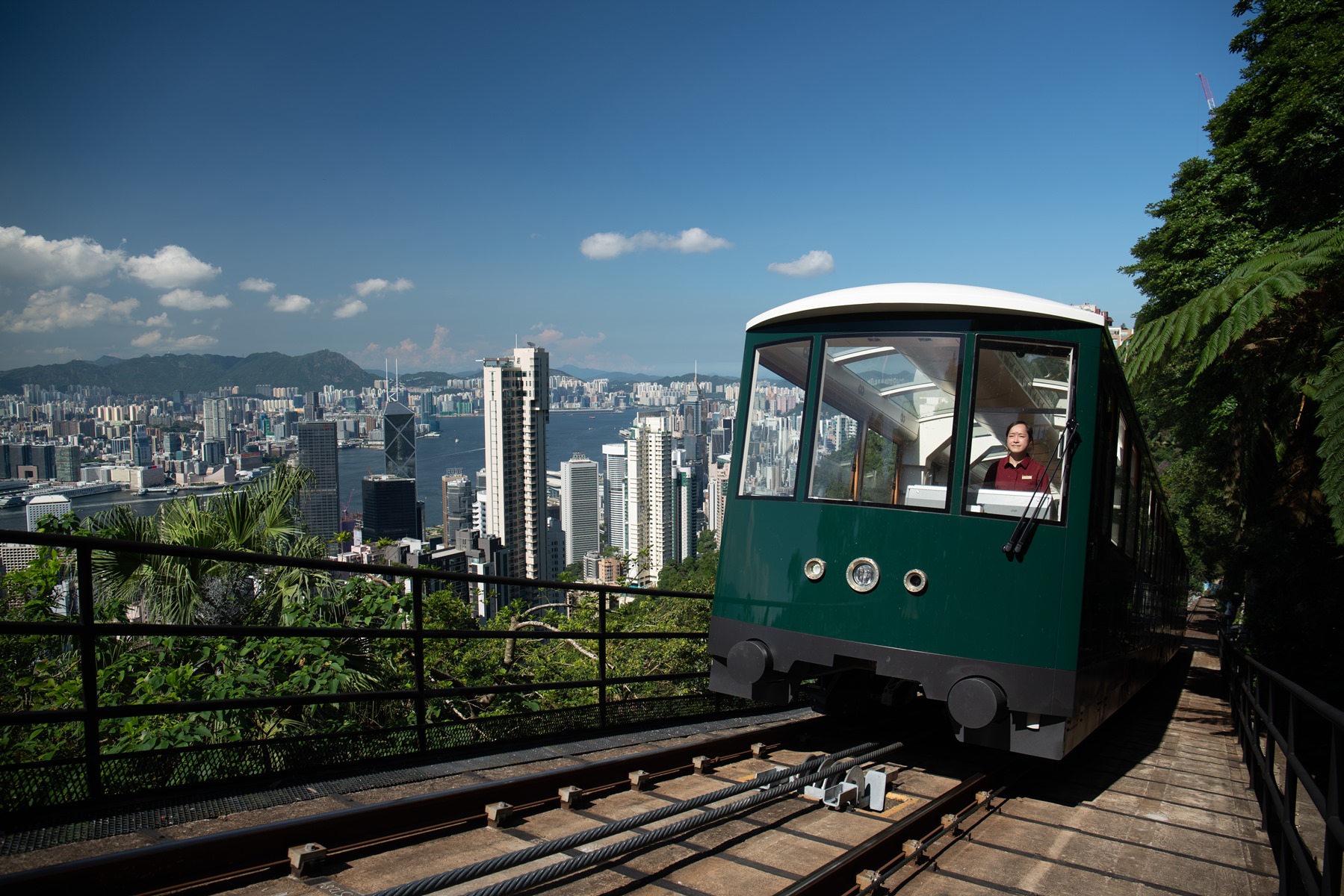 Tàu điện cổ Peak Tram– Biểu tượng gắn liền với tuổi thơ Hồng Kông