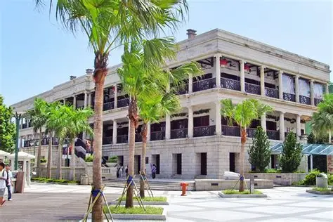Stanley Market & Murray House – Dạo Chợ Ven Biển