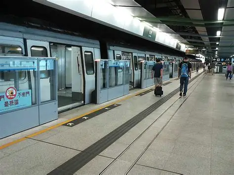 MTR – Hệ Thống Tàu Điện Ngầm Hoạt Động Chính Xác Đến Từng Phút
