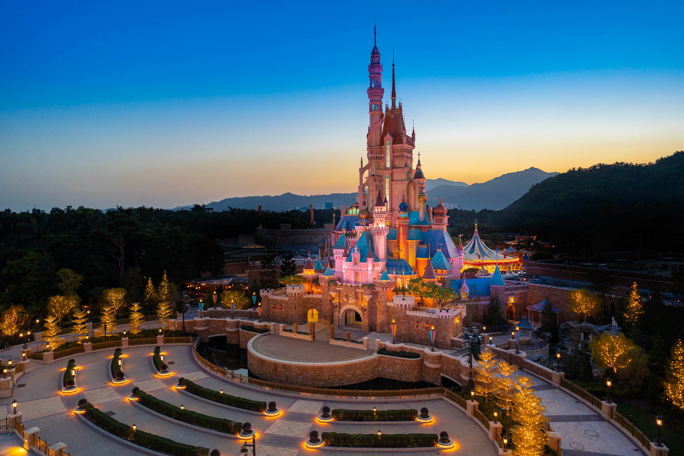 Ocean Park vs Disneyland Hong Kong – so sánh hai điểm vui chơi.