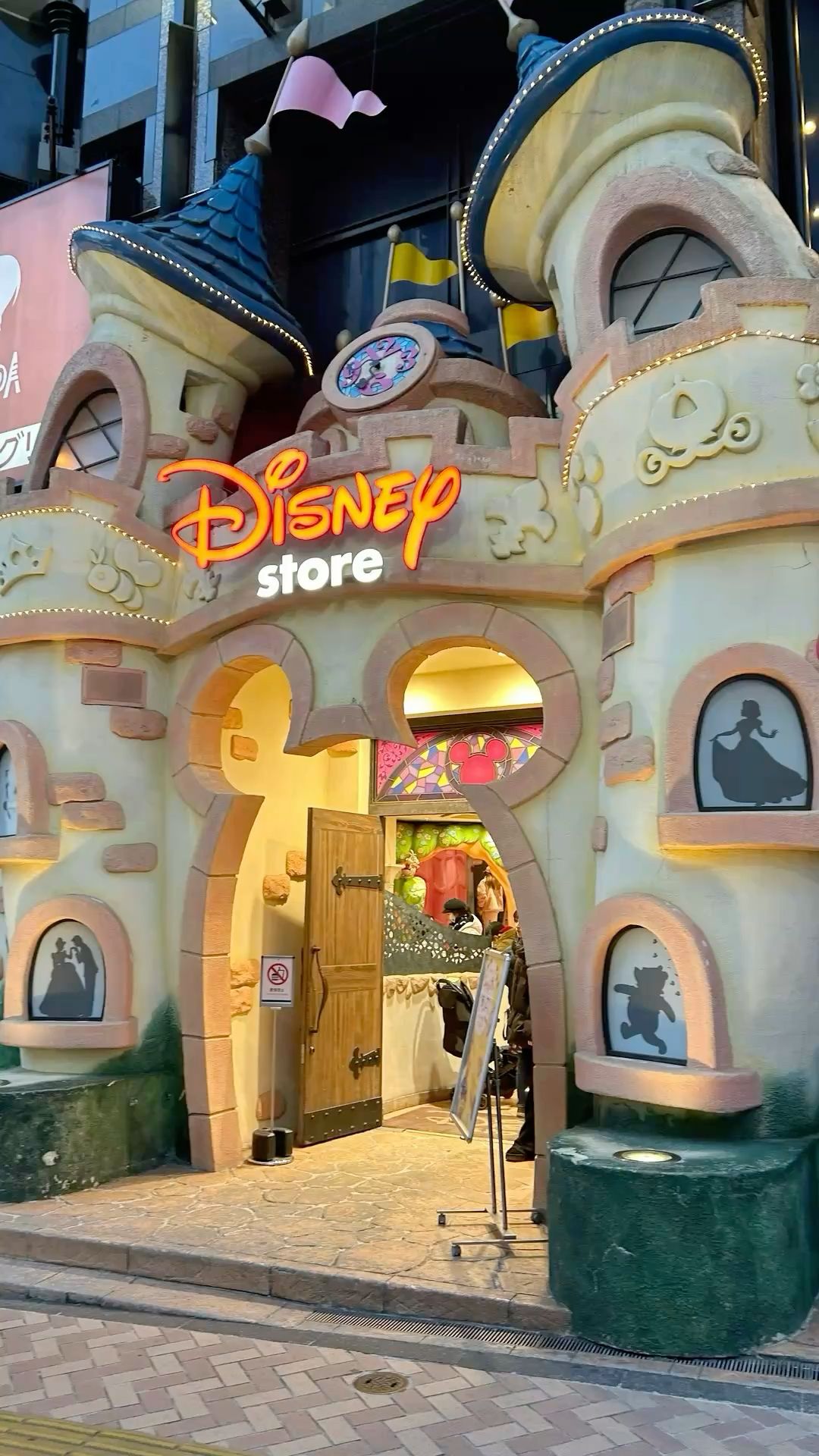 KHÁM PHÁ CÔNG VIÊN DISNEYLAND HỒNG KÔNG KHÁM PHÁ CÔNG VIÊN DISNEYLAND HỒNG KÔNG