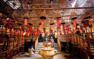 Đền Man Mo: Điểm Du Lịch Tâm Linh Nổi Tiếng Tại Hồng Kông